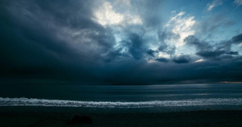 Seasonal Depression (SAD): Symptoms, Causes & Treatment